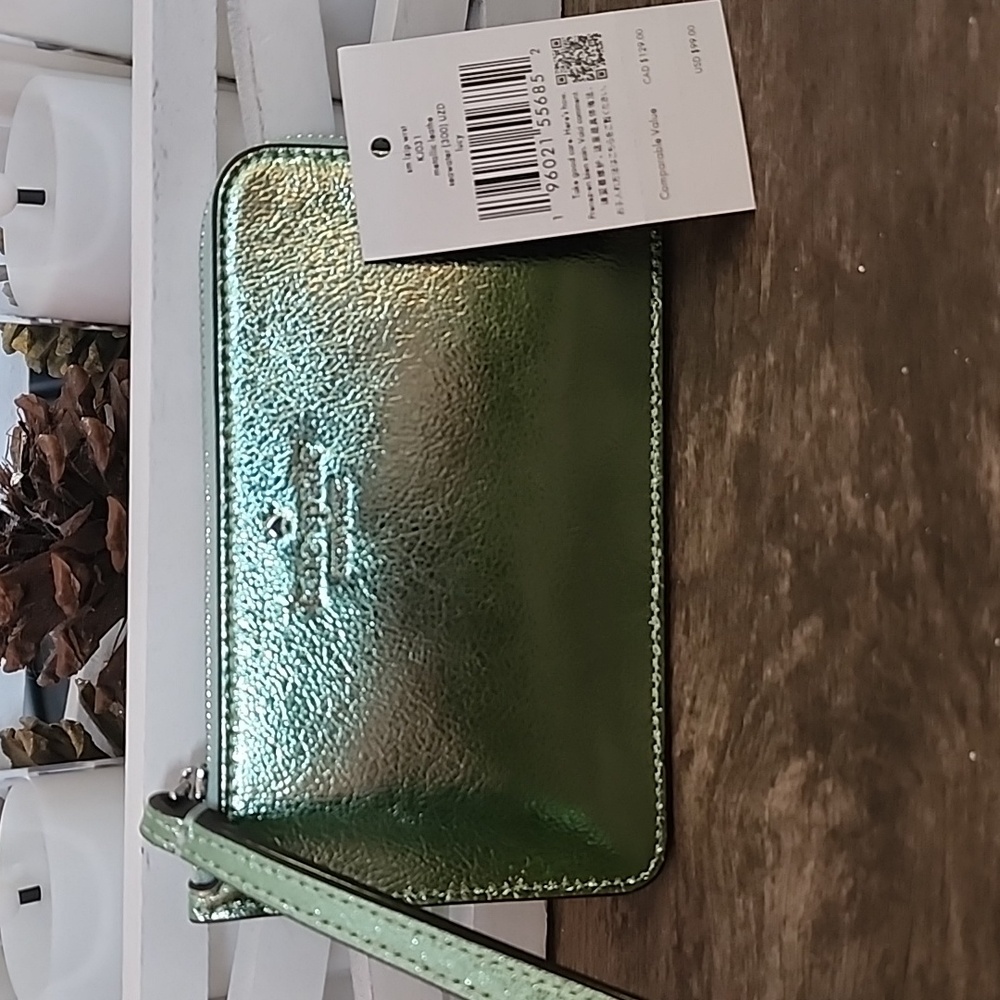 Kate Spade NWT Lucy Metallic L Zip Wristlet - SOLD OUT - Picture 4 of 9